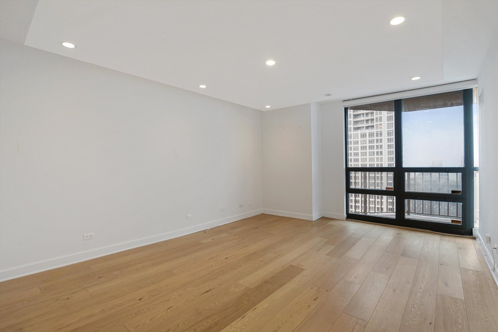 10 E Ontario Street - Photo 5