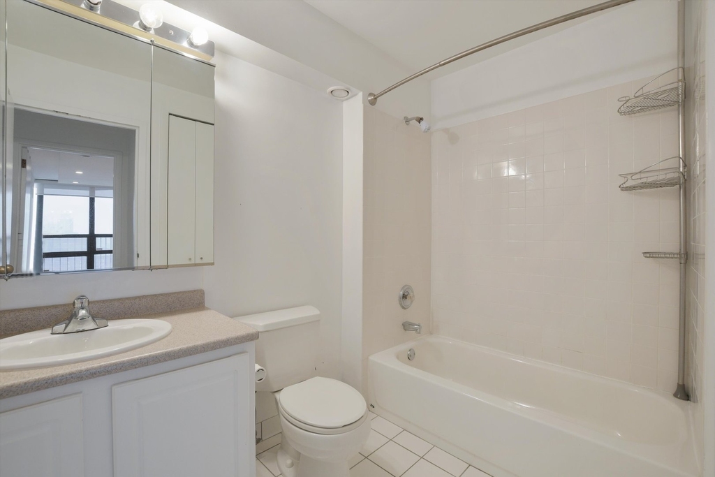 10 E Ontario Street - Photo 8
