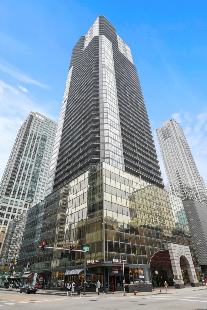 10 E Ontario Street - Photo 0