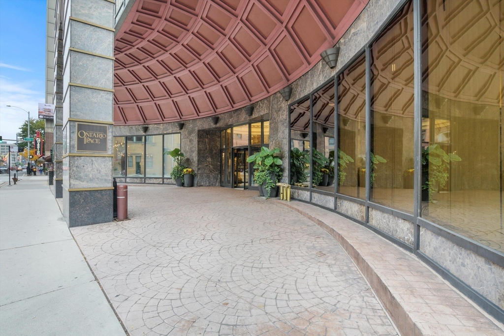 10 E Ontario Street - Photo 1