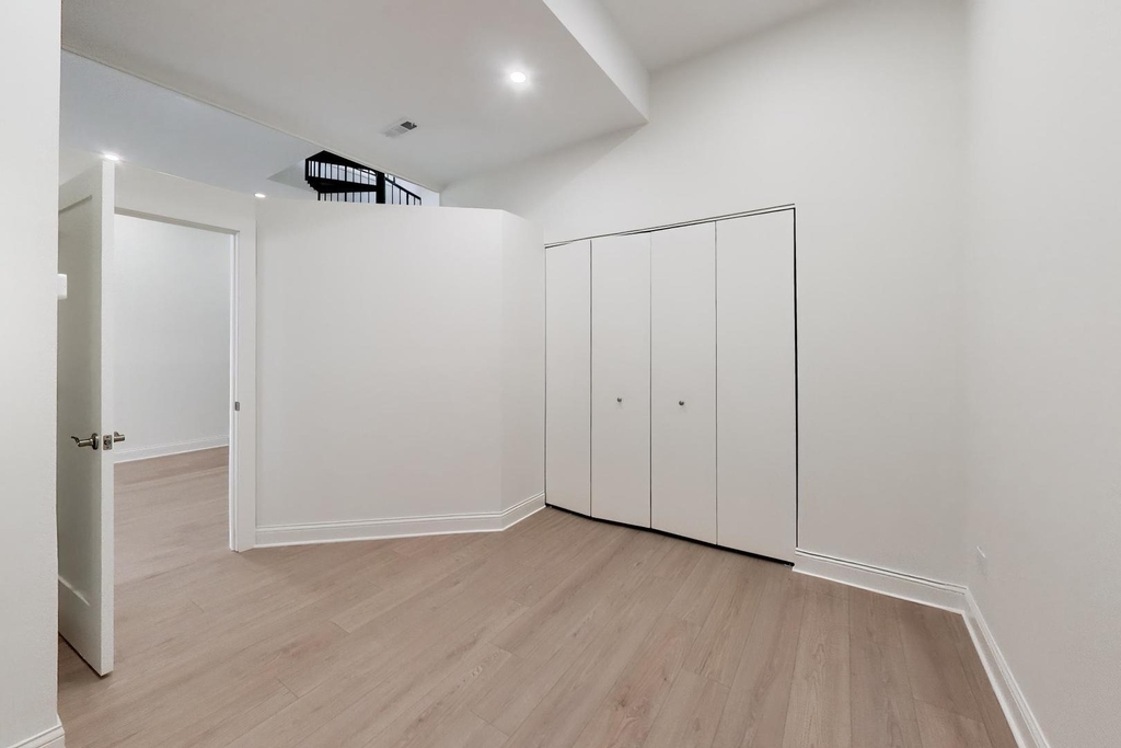 939 W Madison Street - Photo 14