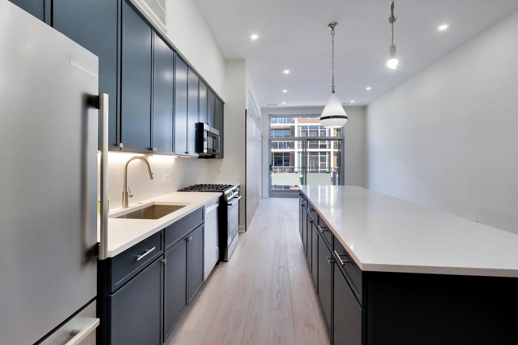939 W Madison Street - Photo 10