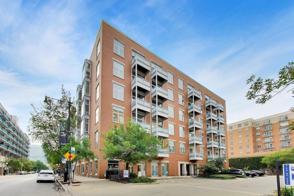 939 W Madison Street - Photo 0