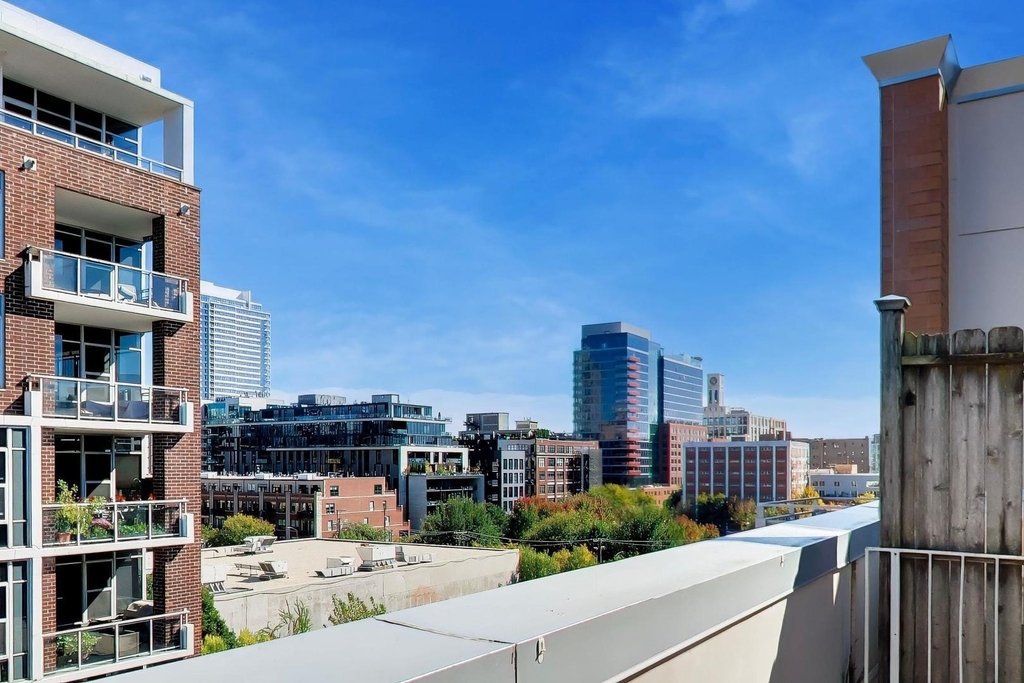 939 W Madison Street - Photo 32