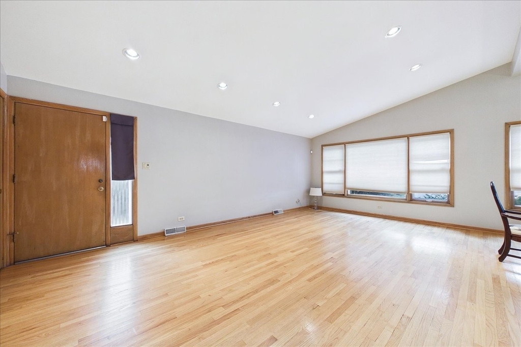 5007 Golf Road - Photo 3
