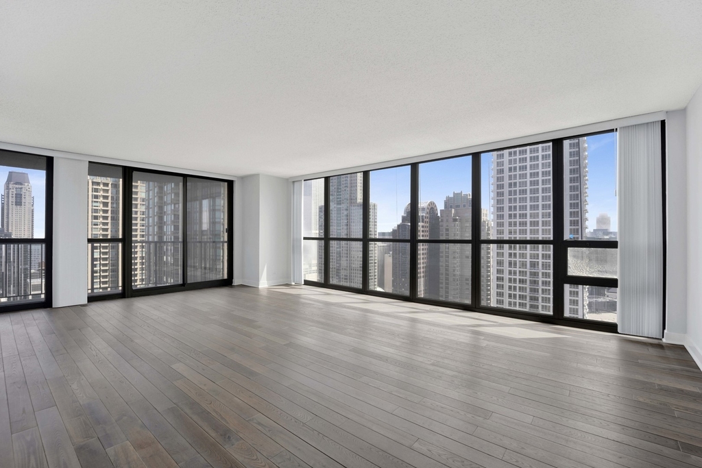 10 E Ontario Street - Photo 1