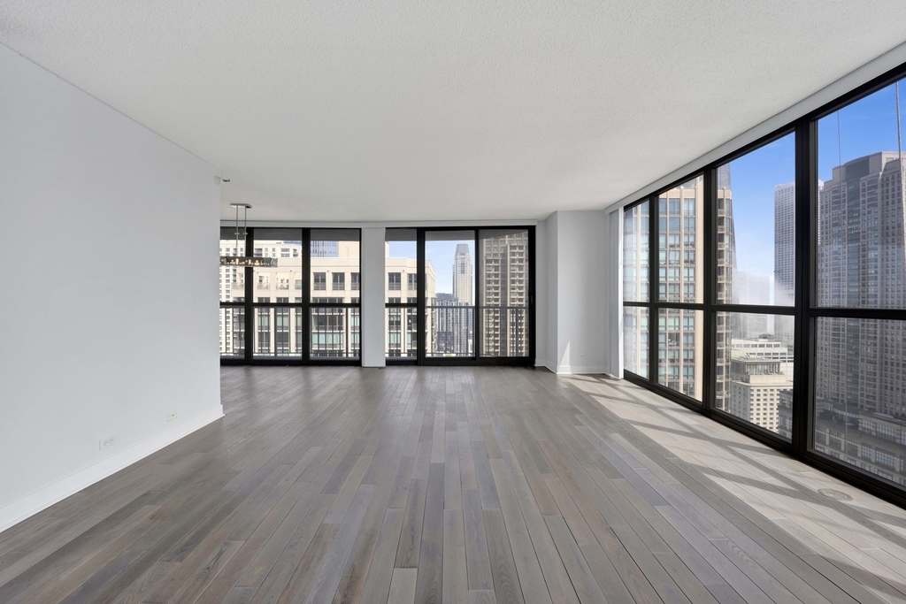 10 E Ontario Street - Photo 3