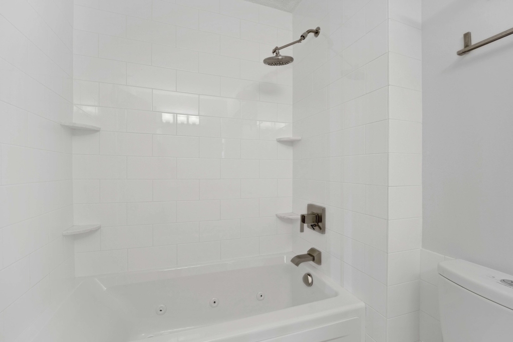 10 E Ontario Street - Photo 17