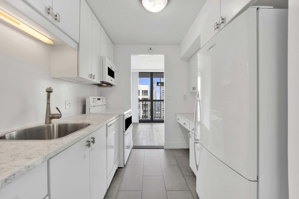 10 E Ontario Street - Photo 8