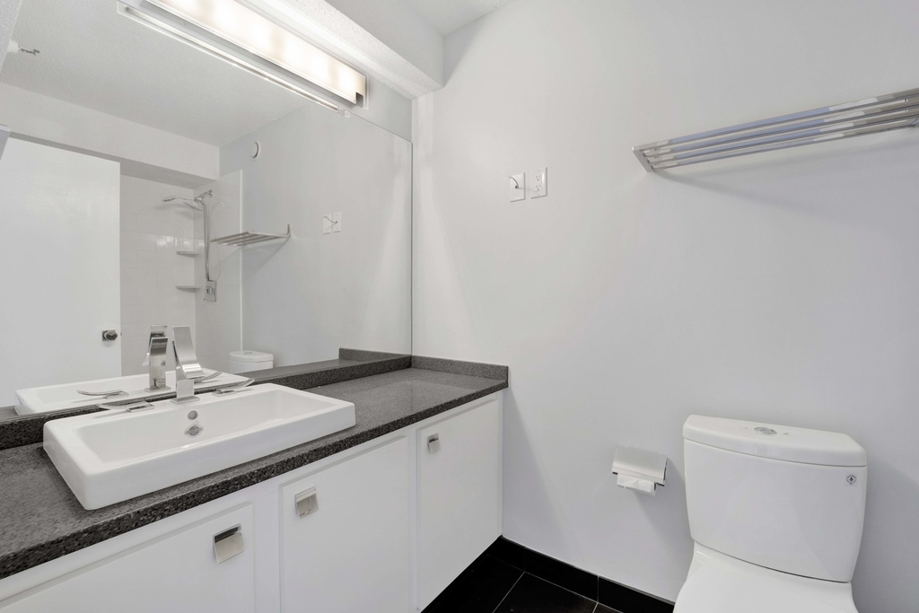 10 E Ontario Street - Photo 18