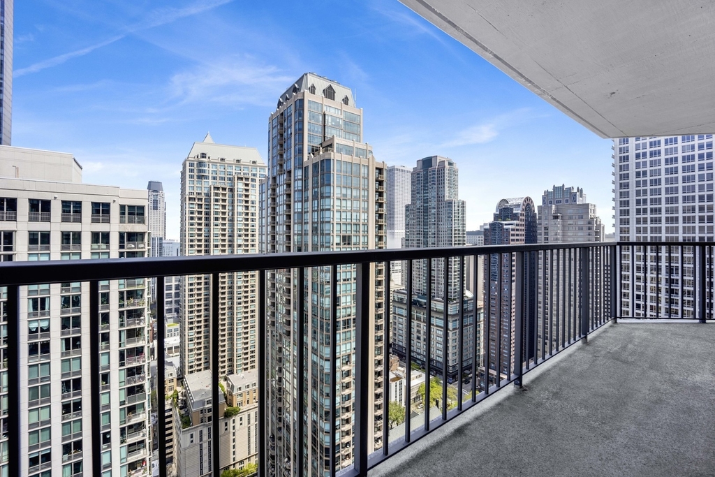 10 E Ontario Street - Photo 11