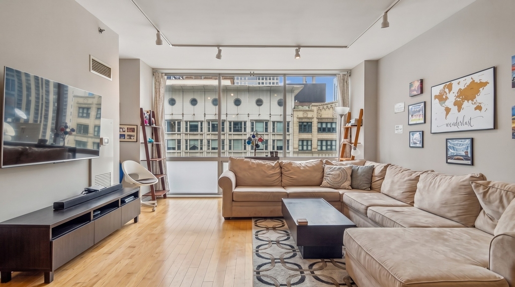 8 E Randolph Street - Photo 2