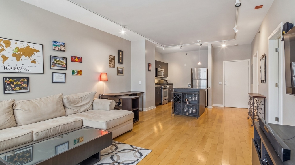 8 E Randolph Street - Photo 1