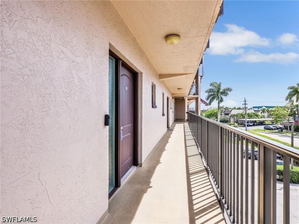 801 River Point Drive - Photo 2