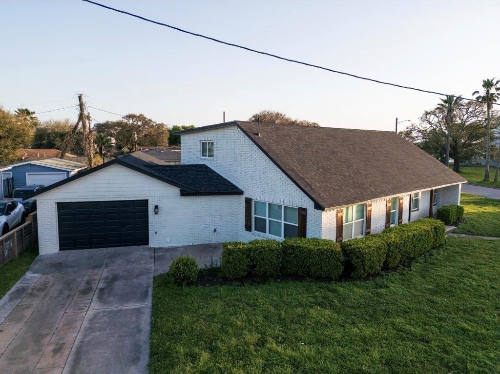 1402 Bayou Shore Drive - Photo 4