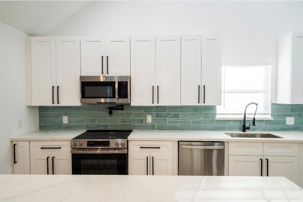 1402 Bayou Shore Drive - Photo 10