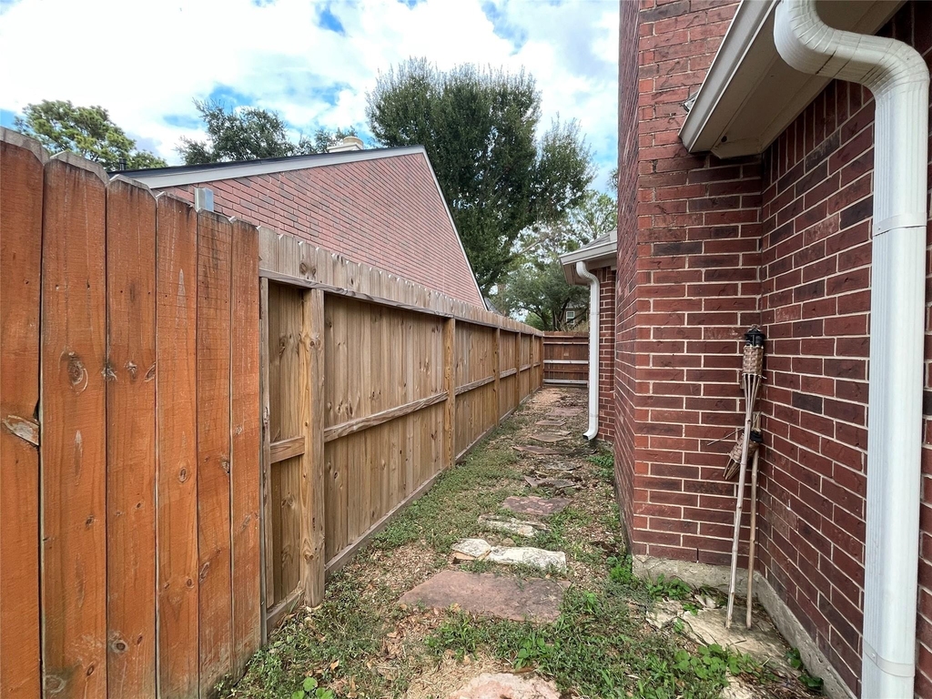 5723 Parryville Drive - Photo 19