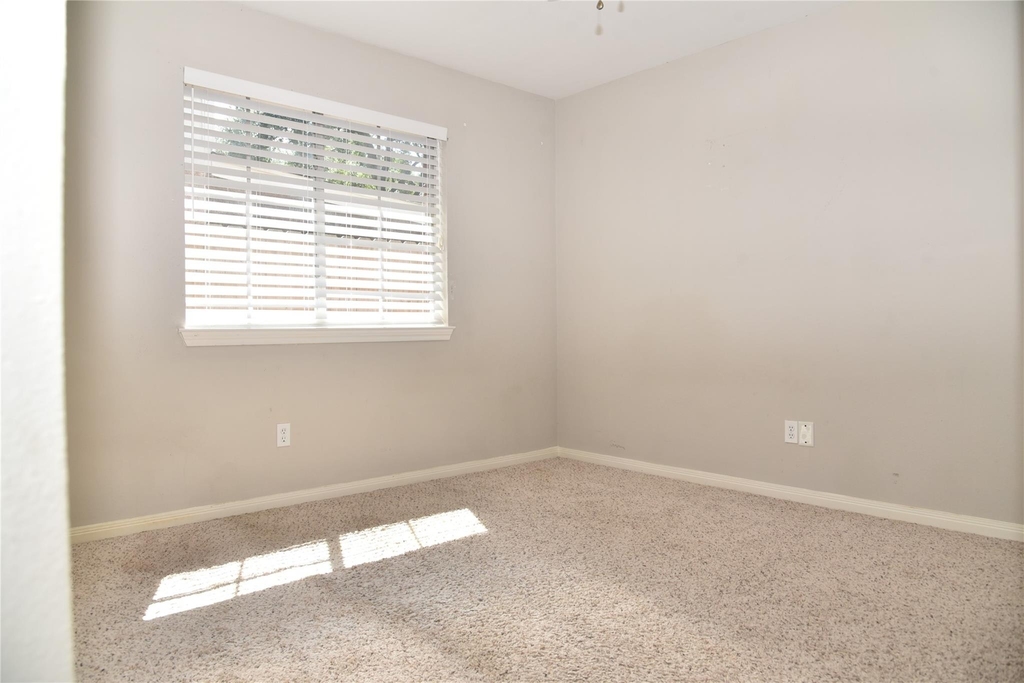 5723 Parryville Drive - Photo 15