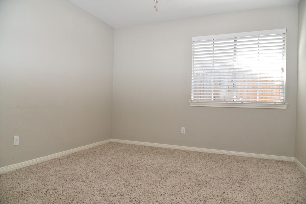 5723 Parryville Drive - Photo 14