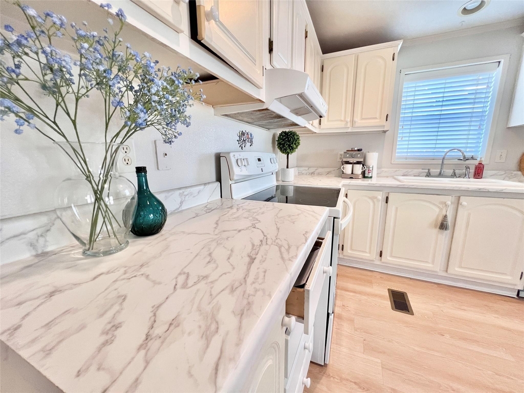 10214 Elderberry Park Lane - Photo 5