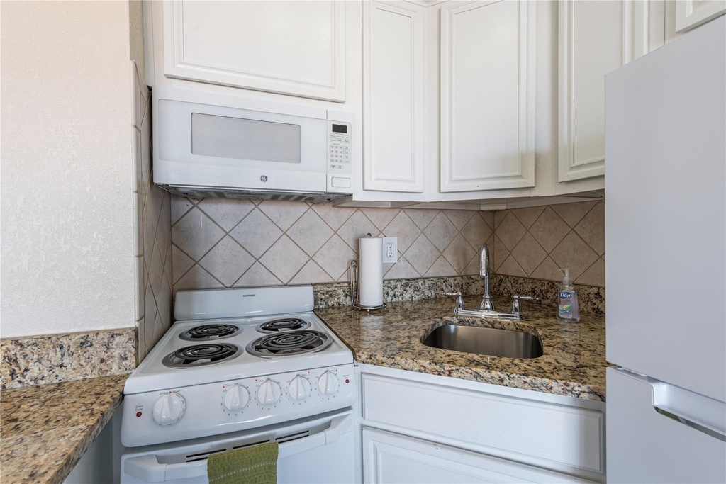 6102 Seawall Boulevard - Photo 9