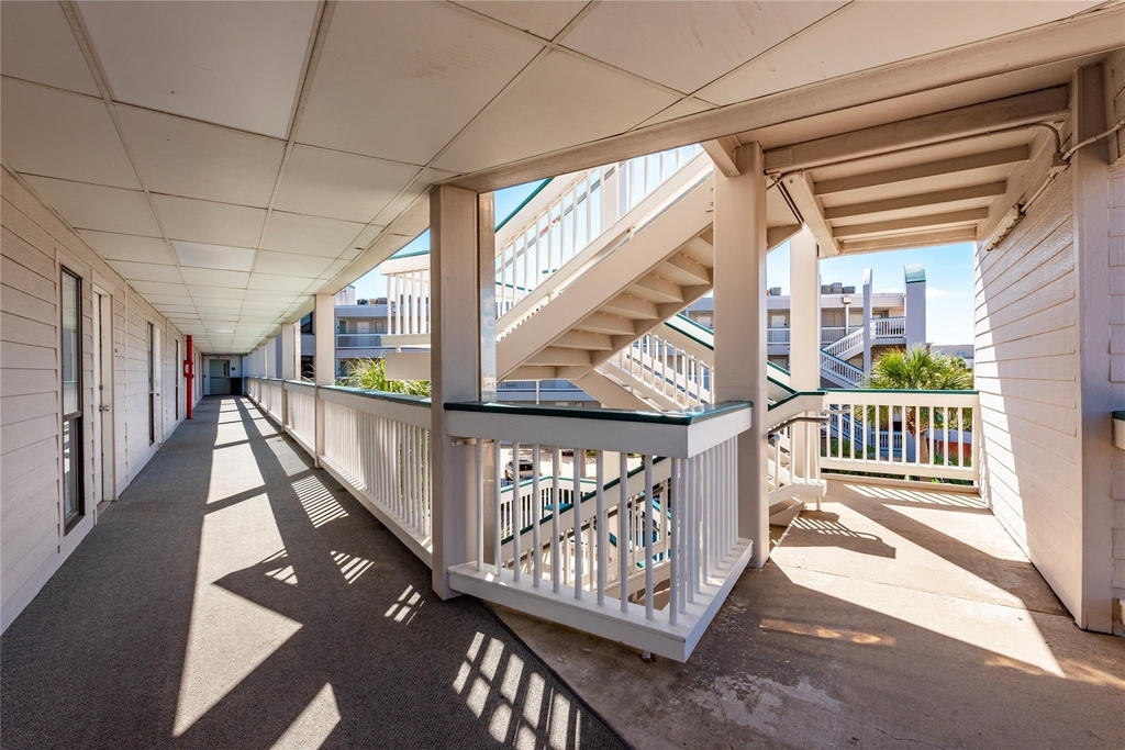 6102 Seawall Boulevard - Photo 2