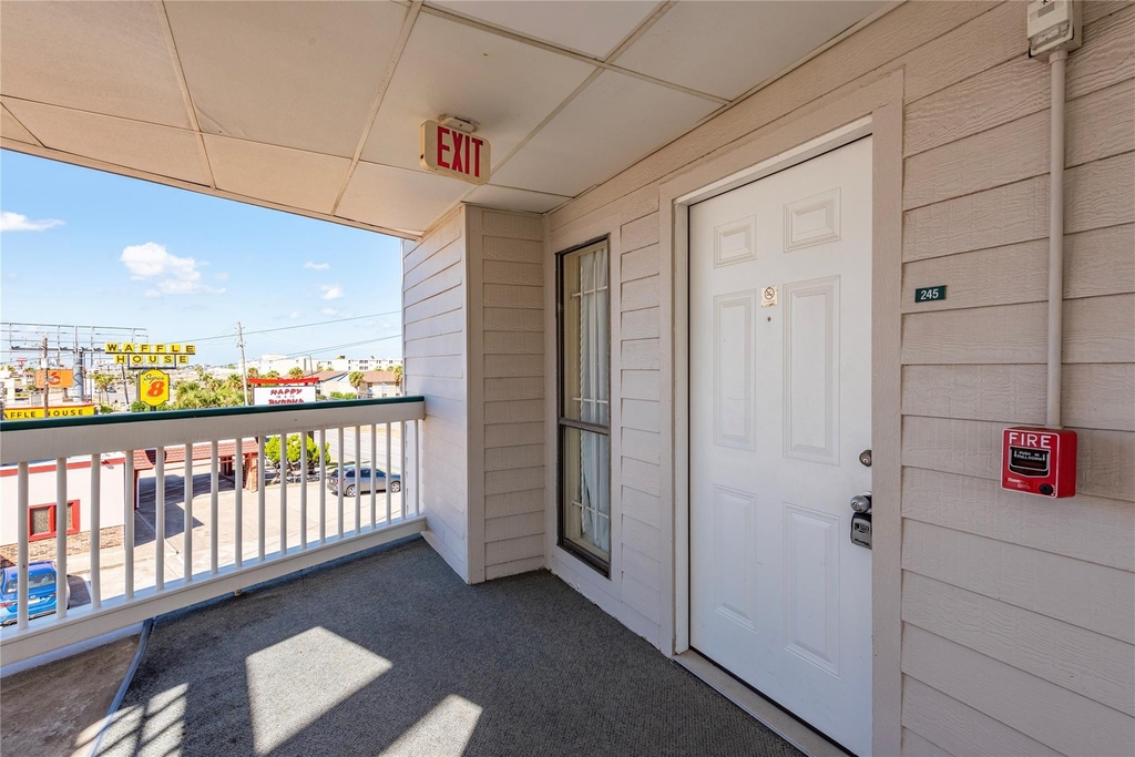 6102 Seawall Boulevard - Photo 4