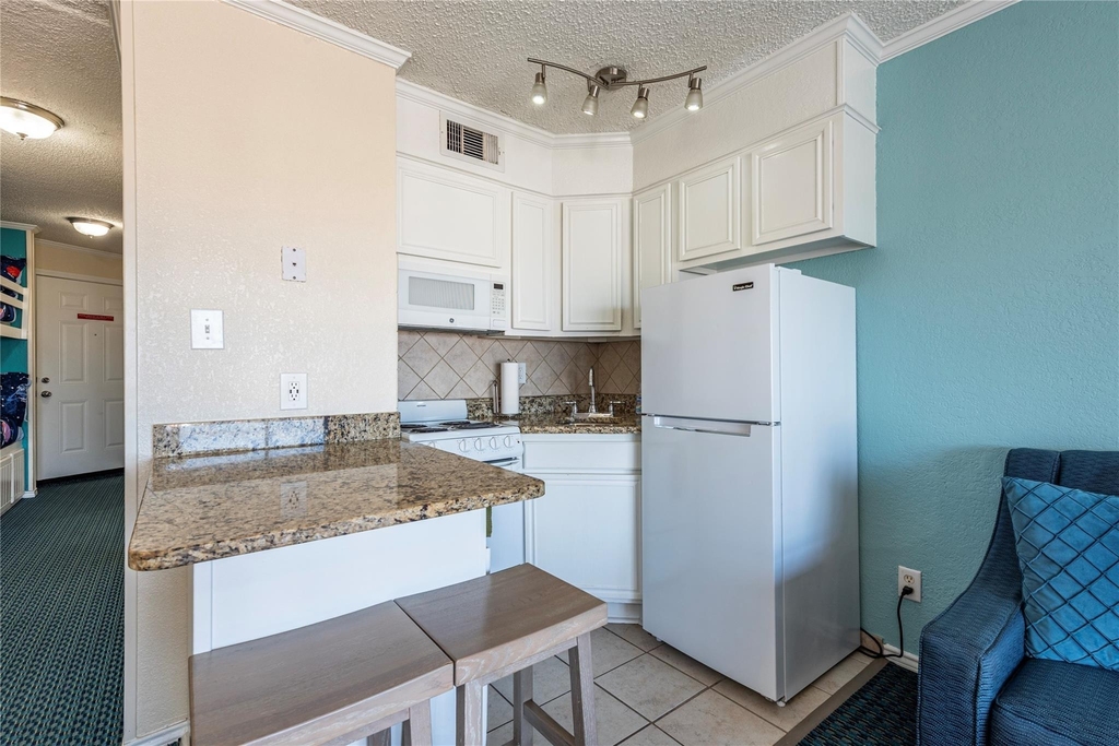 6102 Seawall Boulevard - Photo 10