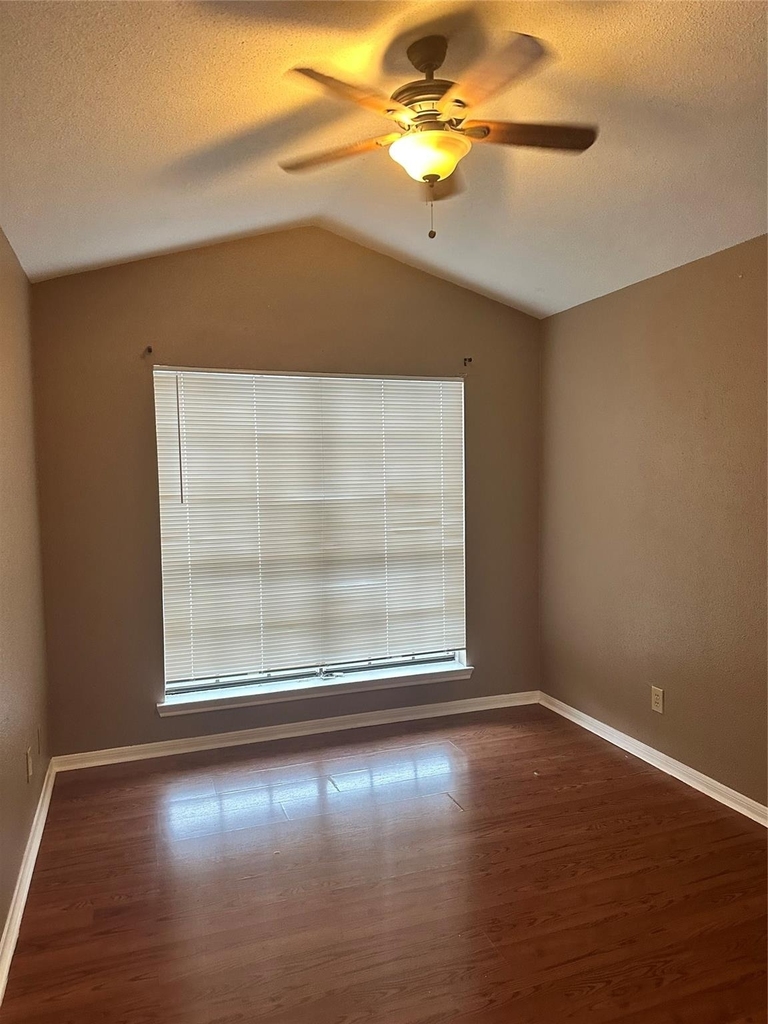2121 El Paseo Street - Photo 2