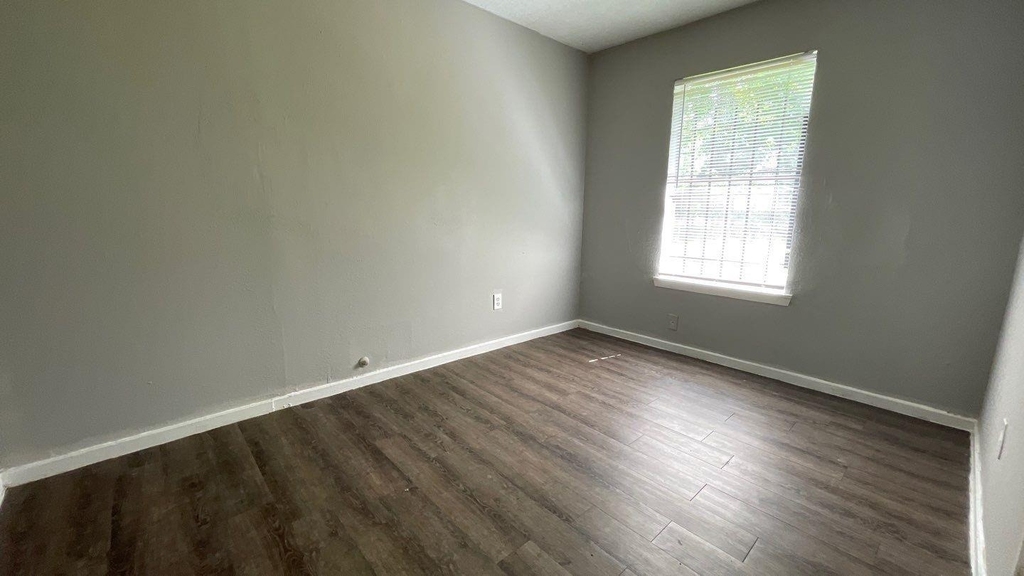 8303 Saint Lo Road - Photo 3