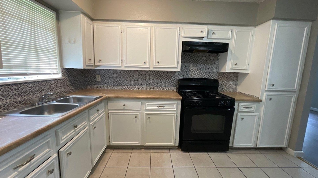 8303 Saint Lo Road - Photo 6