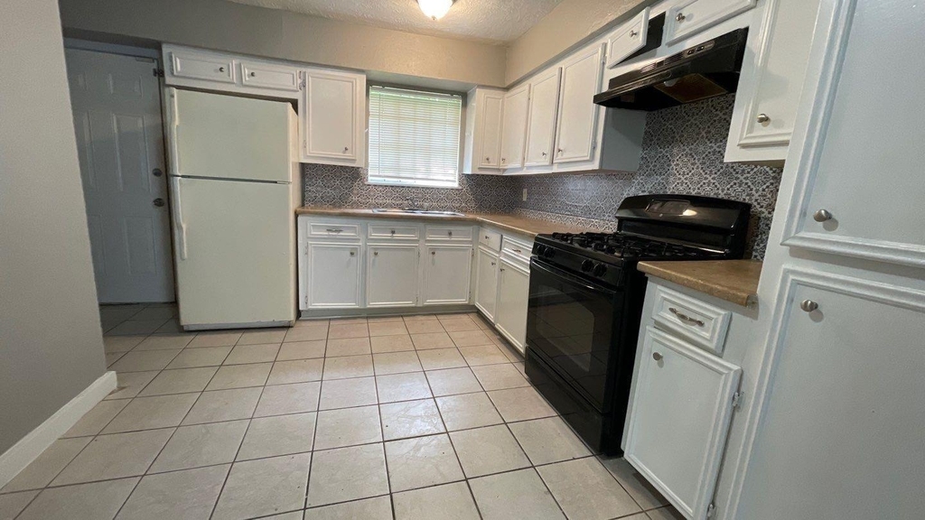 8303 Saint Lo Road - Photo 5