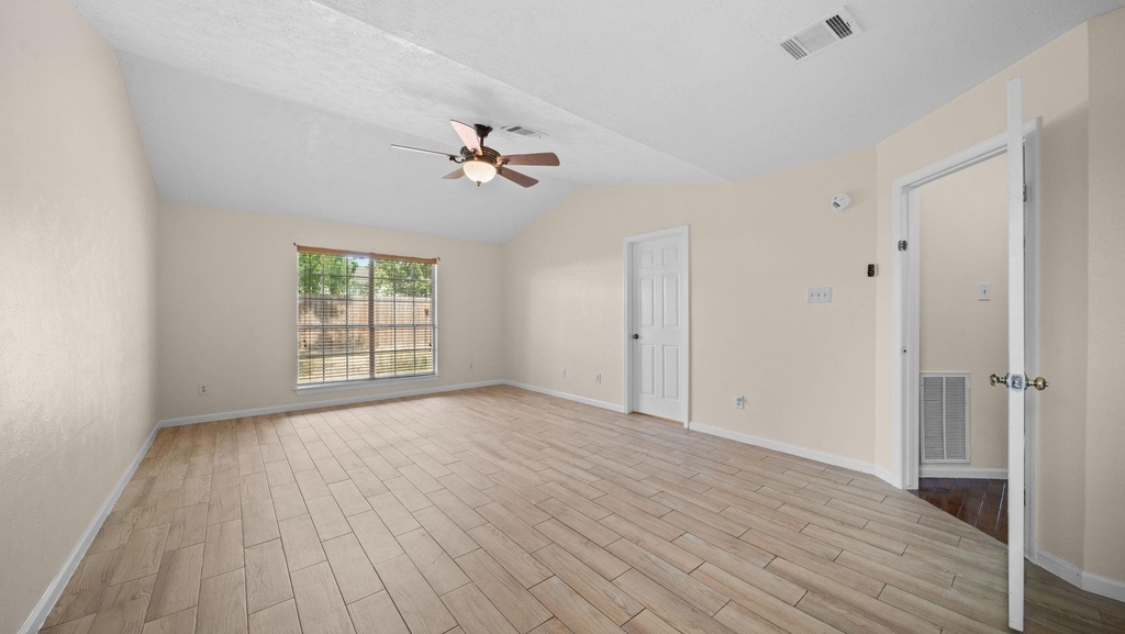 7035 Redwood Falls Drive - Photo 11
