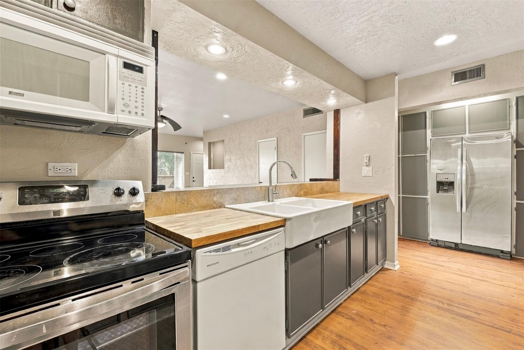 1646 Prairie Mark Lane - Photo 4
