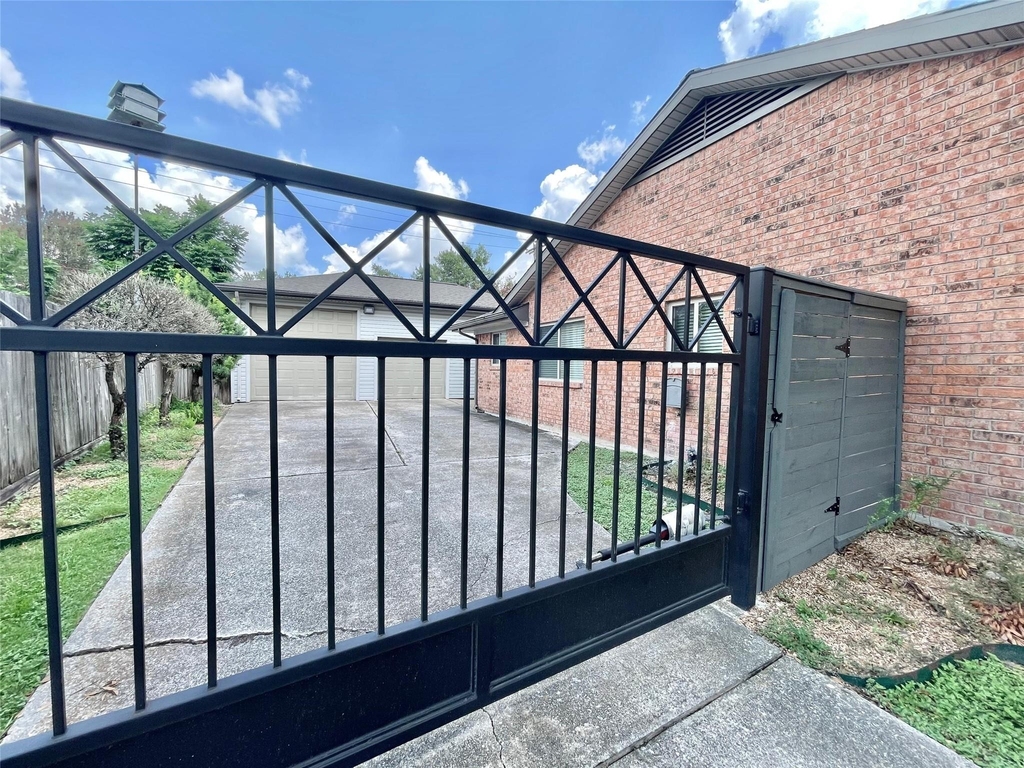 5638 Grape Street - Photo 32
