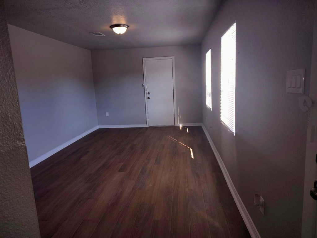 1525 Amelia Street - Photo 1