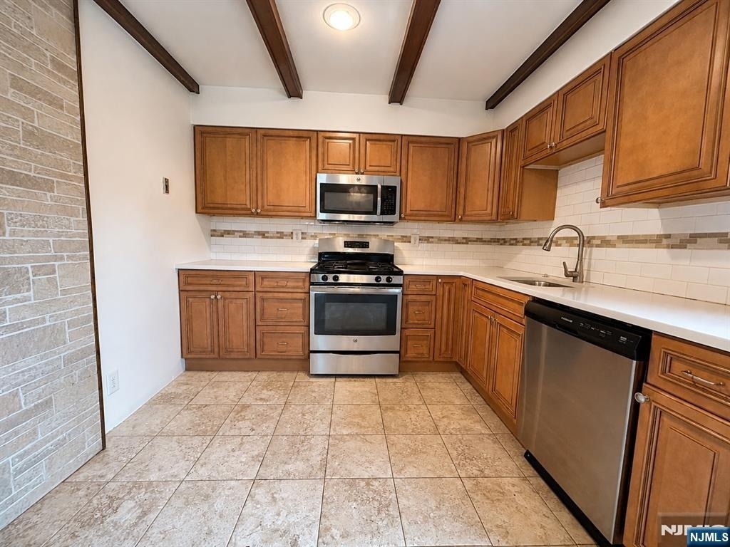 622 Hackensack - Photo 3