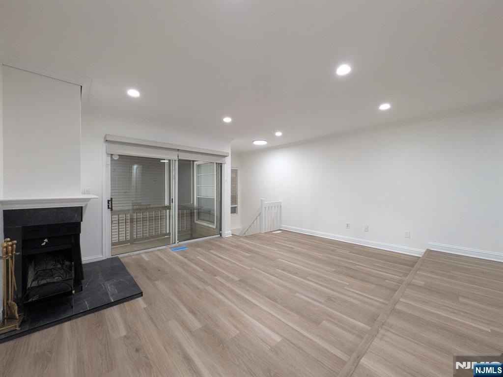 556 Windsor - Photo 2