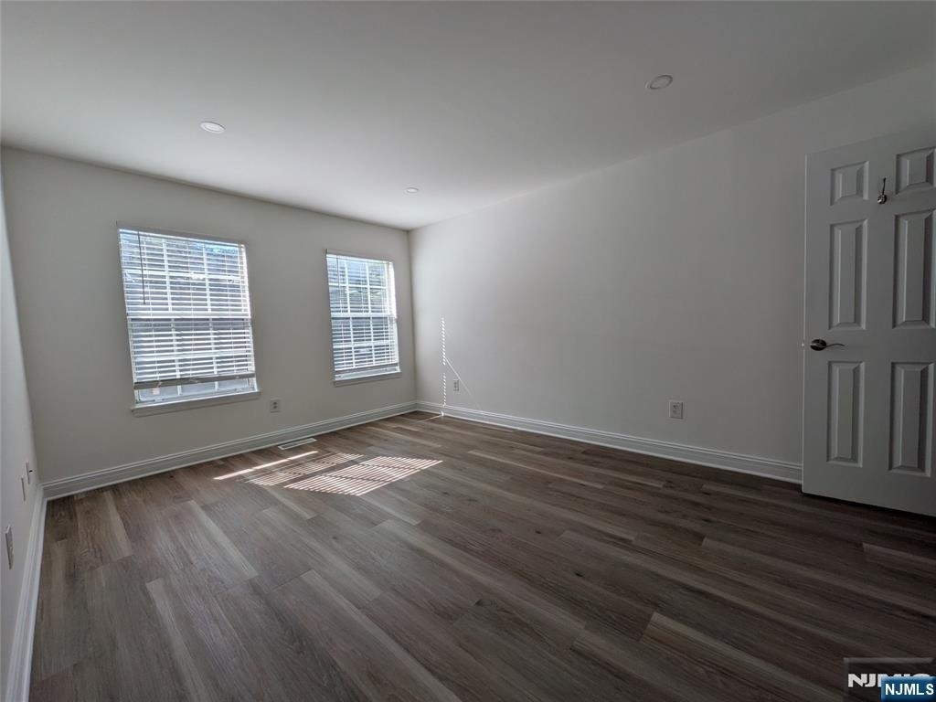 556 Windsor - Photo 6