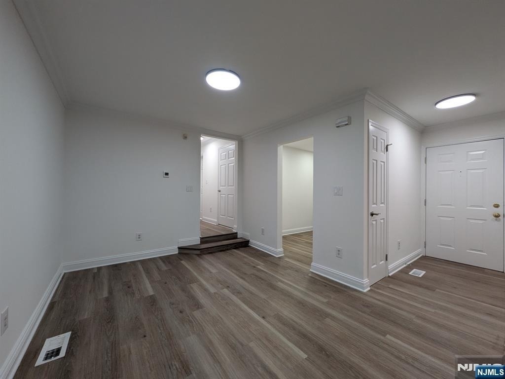 556 Windsor - Photo 5