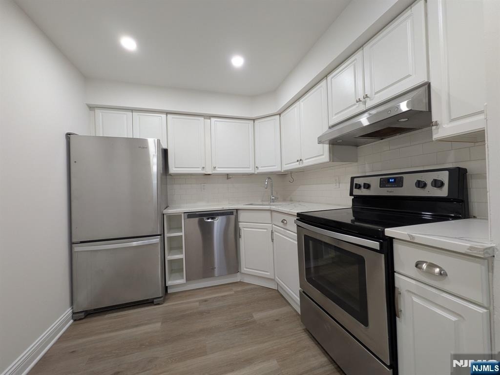 556 Windsor - Photo 1