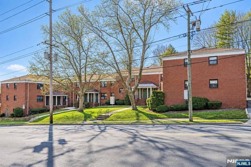 295 Essex - Photo 0