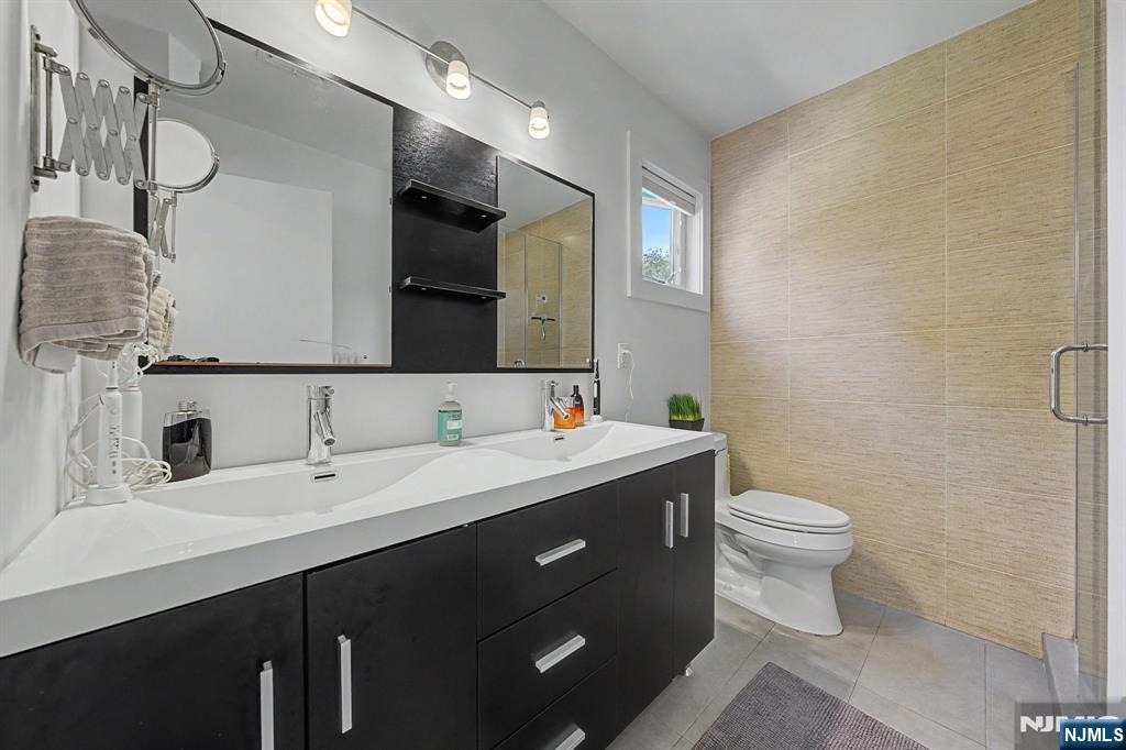 61 Center - Photo 25