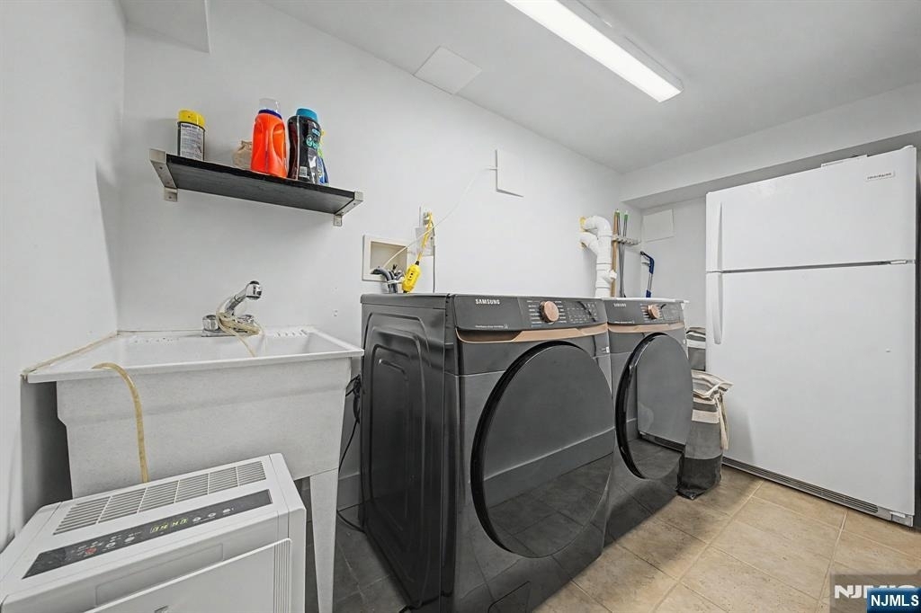 61 Center - Photo 29