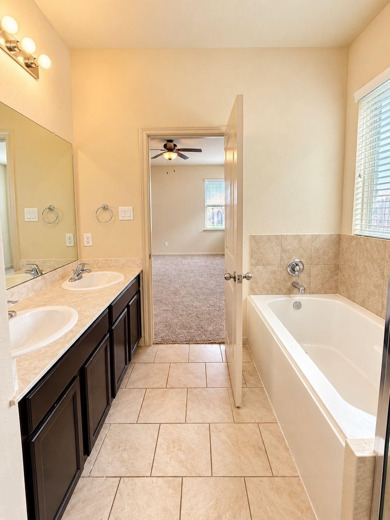 10111 Tallcrest Lane - Photo 9