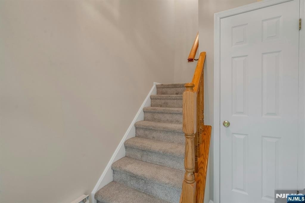 1121 Hyde Park - Photo 2
