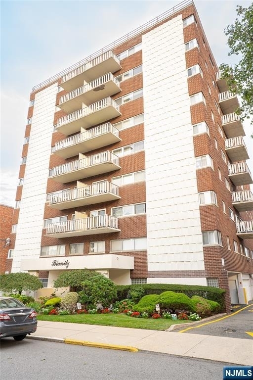 2180 Center - Photo 0