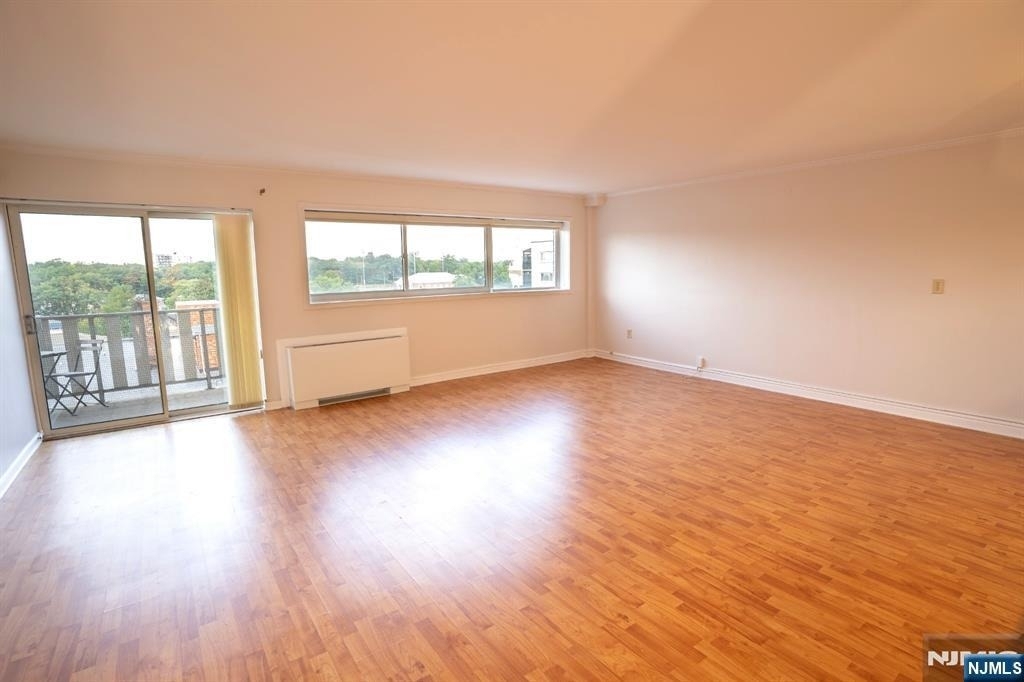 2180 Center - Photo 8