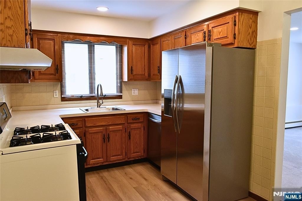 28 Elmhurst - Photo 11