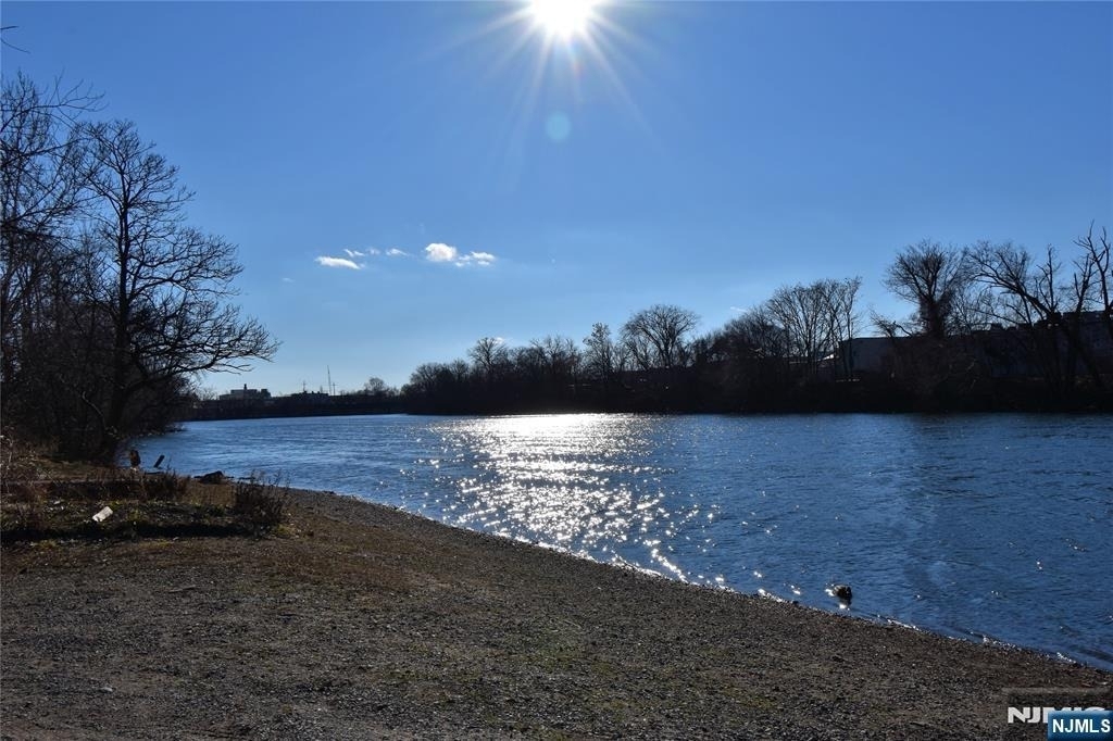 28 Elmhurst - Photo 38